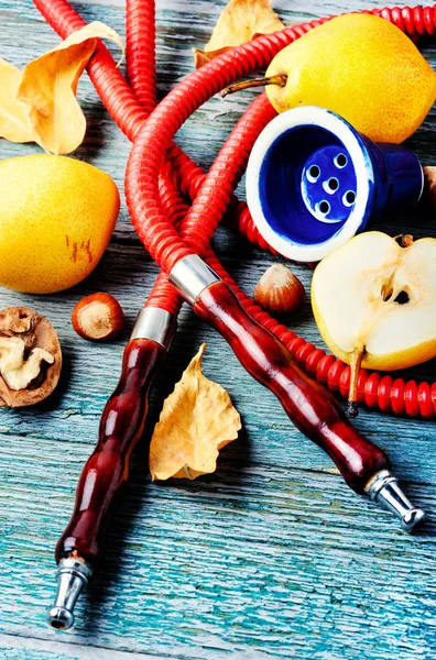 Vorbereitung Der Shisha Fruchtgeschmack Tabak In Der Schüssel Mit Einer  Shisha Stockfoto und mehr Bilder von Menschen - iStock