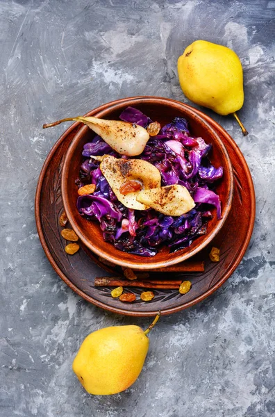 Salada Incomum Com Couve Flor Pêra Outono Passas Canela — Fotografia de Stock