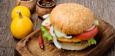 Diyet hamburger sebze ve kabak pirzola. Fast food