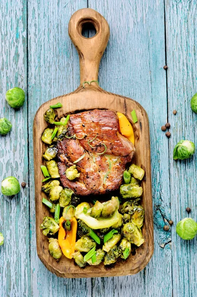 Juicy steak medium rare beef on wooden kitchen board.Grilled meat with Brussels sprouts.BBQ — Stock Image Juicy Steak Medium Rare Beef Wooden Kitchen Board Grilled Meat Royalty Free Stock Images