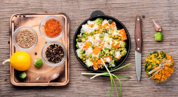 Groente Rijst Risotto Met Pompoen Wortelen Erwten Kool Herfst Menu — Stockfoto