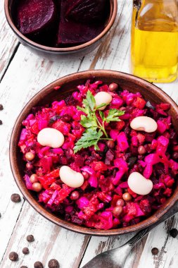 Klasik salata salata - haşlanmış sebze salatası. Salata sosu. Rus mutfağı.