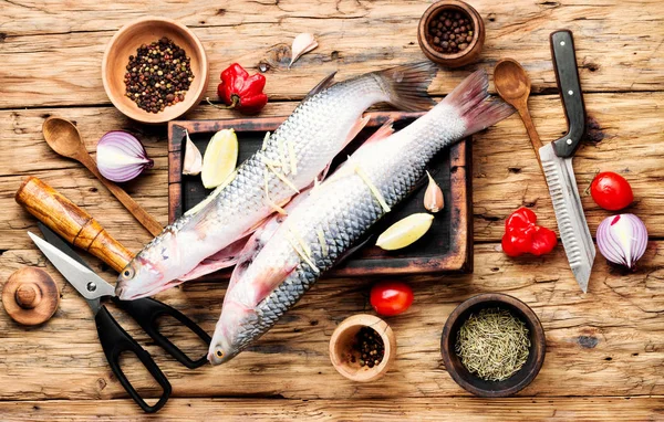 Frischer Fisch Gefüllt Mit Gemüse Kochkonzept Roher Fisch — Stockfoto