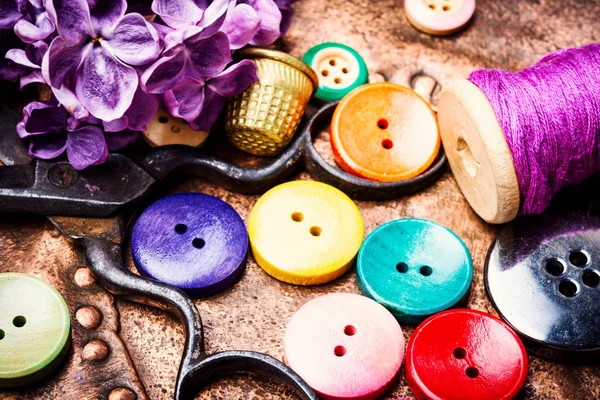 Mix Renkler Parlak Çeşitli Düğmeleri Dikiş Düğmeleri — Stok fotoğraf