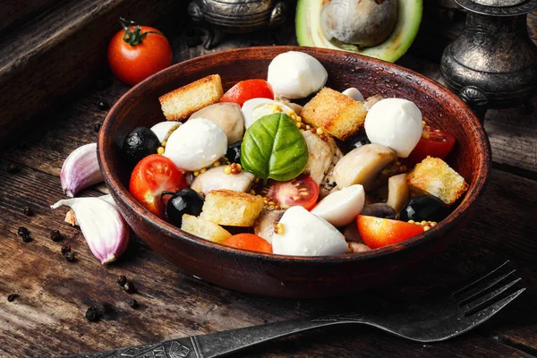 Ensalada Verduras Primavera Con Croutons Huevos Aceitunas — Foto de Stock