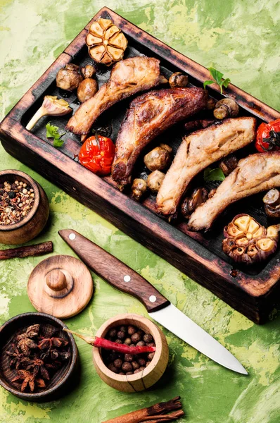 Grilled Ribs Old Vintage Wooden Cutting Board — Stock Photo, Image