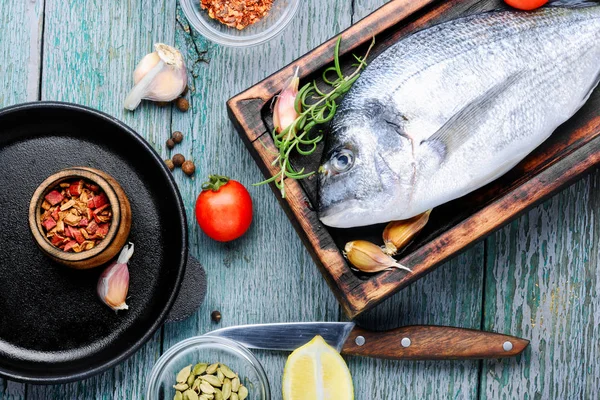 Raw Dorado Fish Spices Cooking Board — Stock Photo, Image