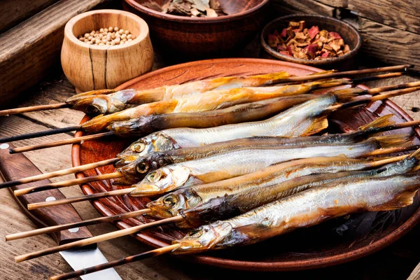 Rökt Fisk Med Kryddor Rökt Lodda Traditionella Mellanmål — Stockfoto