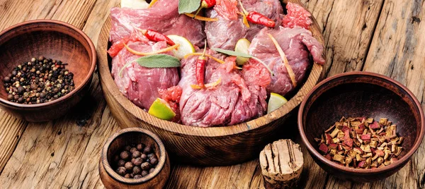 Stücke Rohes Rindfleisch Steaks Raw Scheiben Geschnitten Citrus Marinade — Stockfoto