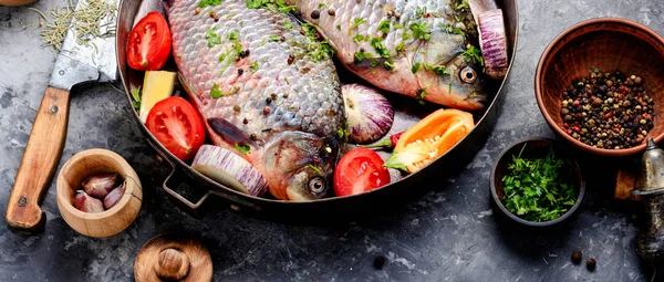 Carpa Pescado Fresco Con Ingredientes Para Cocinar Pan Dietary Alimentos —  Fotos de Stock