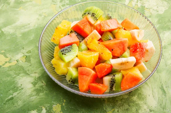 Deliciosa Ensalada Frutas Plato Sobre Mesa —  Fotos de Stock