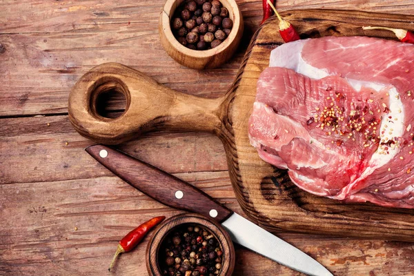 Carne Fresca Para Cozinhar Mesa Cozinha Rústica — Fotografia de Stock