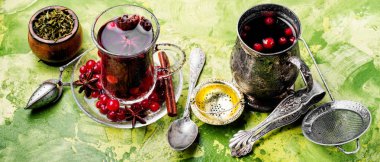 Bir cam bardak kızılcık çay. Kış sıcak çay