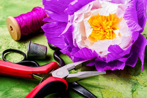 Färgglatt Handgjort Pappersblommor Att Göra Gåva För Mors Dag — Stockfoto