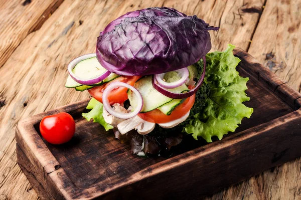 Hambúrgueres Vegetais Servidos Placa Corte Conceito Comida Vegan Saudável — Fotografia de Stock