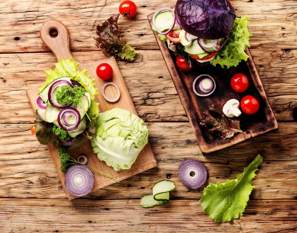 Veggies Burgers Served Cutting Board Rustic Table Tasty Fast Food — Stock Photo, Image