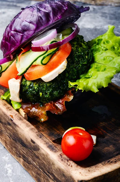 Hambúrgueres Vegetais Servidos Placa Corte Saudável Vegan Food Concept Clean — Fotografia de Stock