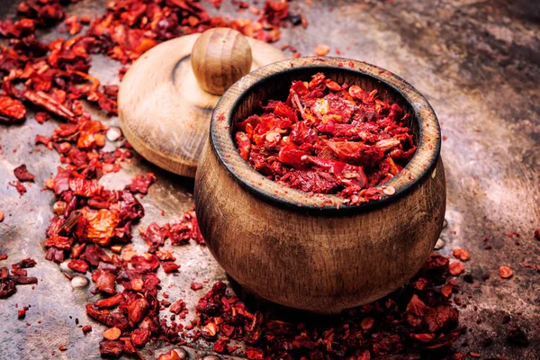 Baharat olarak dilimlenmiş kırmızı biber. Et yemekleri için baharat.