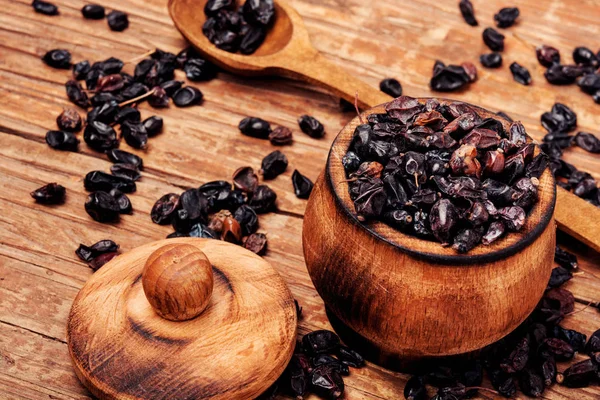 Kızamık baharat olarak kurutulmuş meyveler. Doğu mutfağı