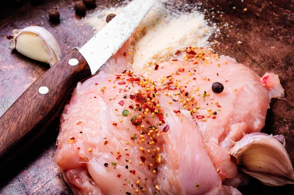 Biftecks Poulet Cru Sur Une Plaque Rétro Poitrine Poulet — Photo