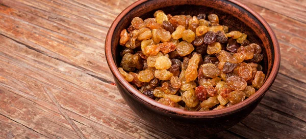 Organic Dried Golden Raisins Bowl — Stock Photo, Image