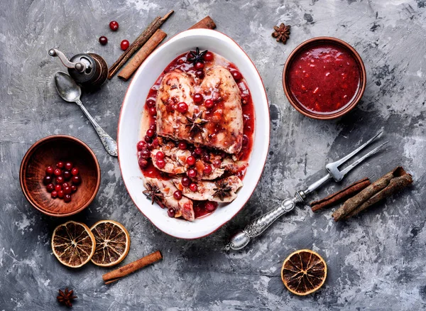 Seios Frango Saudáveis Grelhados Com Molho Cranberry — Fotografia de Stock