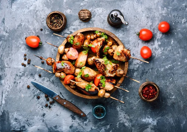 Kebab Frango Espetos Com Cogumelos Tomate — Fotografia de Stock