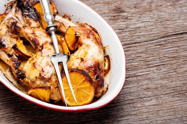 구운된 닭고기 오렌지 소스와 절인입니다 가슴살 — 스톡 사진