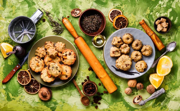 Ovesné Sušenky Soubory Cookie Rozinkami Ořechy Pomeranč Ingredience Pro Vaření — Stock fotografie