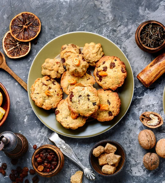 Ovesné Sušenky Soubory Cookie Rozinkami Ořechy Pomeranč Ingredience Pro Vaření — Stock fotografie