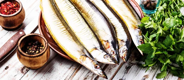 Pescado Ahumado Tablero Cocina Sauria Fumada Alimento Pescado —  Fotos de Stock
