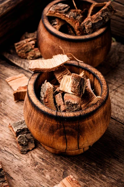 Oak Bark Mortar Dark Wooden Table Alternative Medicine Medicinal Plant — Stock Photo, Image