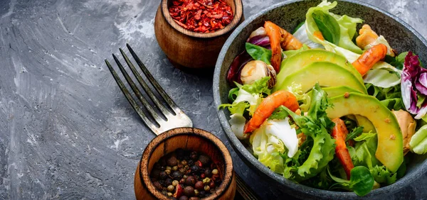 Dieet Salade Van Verse Zeevruchten Groene Salade Met Garnalen Mossel — Stockfoto