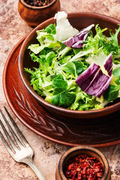 Prato Salada Fresca Com Alimentos Greens Healthy Misturados — Fotografia de Stock