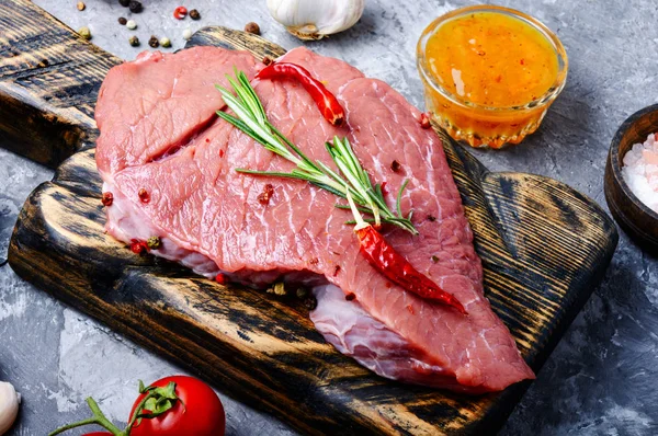 Syrové hovězí maso se zeleninou — Stock fotografie