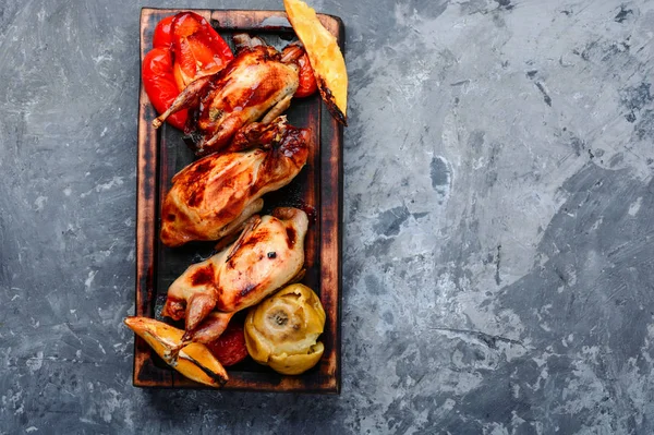 Whole grill quails — Stock Photo, Image