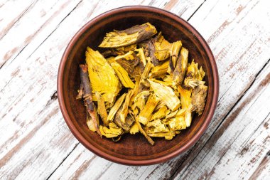 Kızamık kökü kurutulmuş