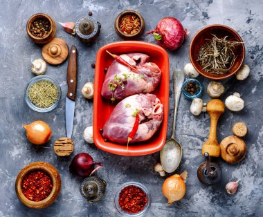 Çiğ domuz eti kalp