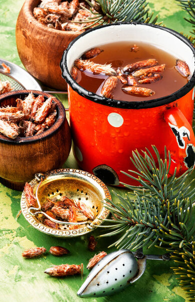 Чай с сосновыми бутонами
