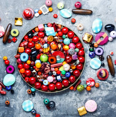 Boncuk veya renkli boncuklar