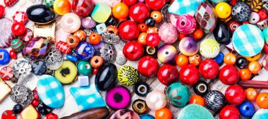 Boncuk veya renkli boncuklar