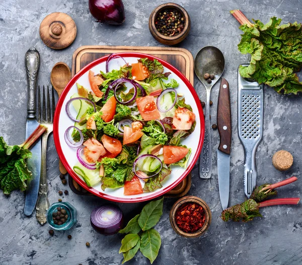 Bahar sebze salatası