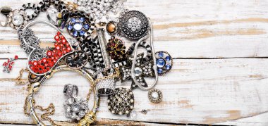 Mücevherat ve Bijuteri.