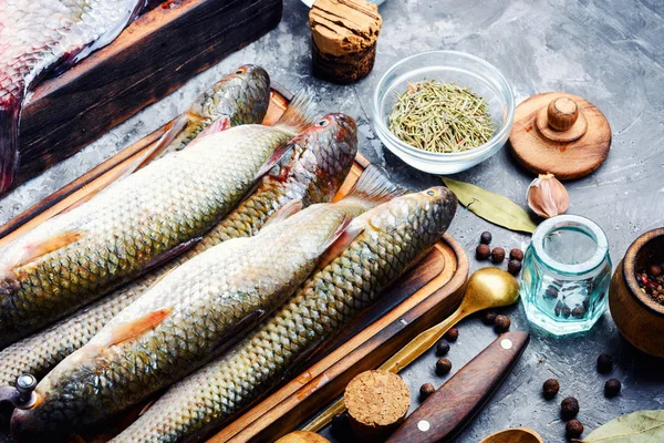 Frischer roher Fisch — Stockfoto