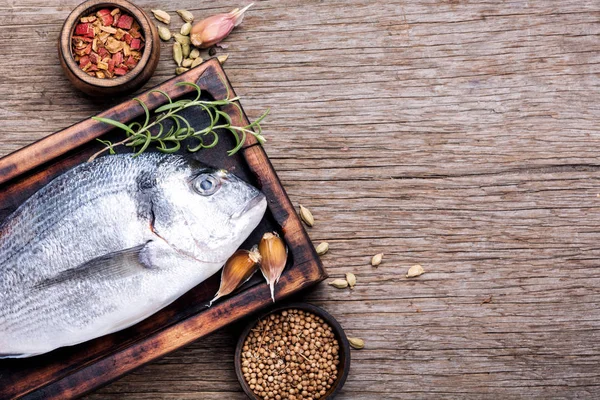 Frischer roher Fisch — Stockfoto