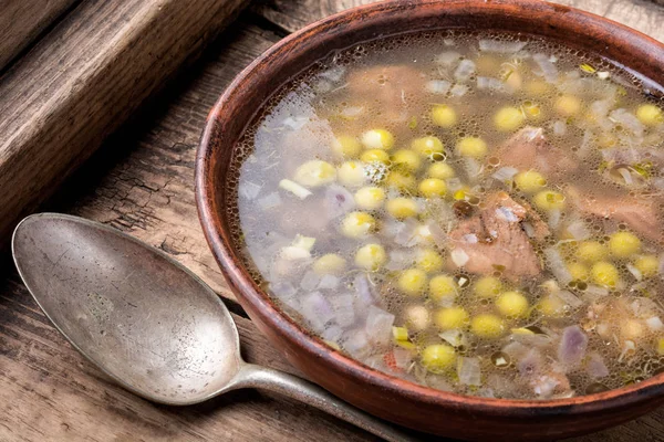 Перуанский куриный суп — стоковое фото