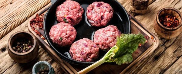 Bolas de carne cruda — Foto de Stock