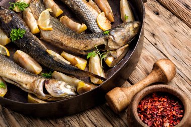 Elma pişmiş balık