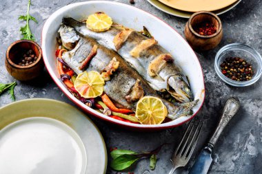 Pastırma ve sebze ile alabalık