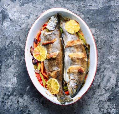 Pastırma ve sebze ile alabalık